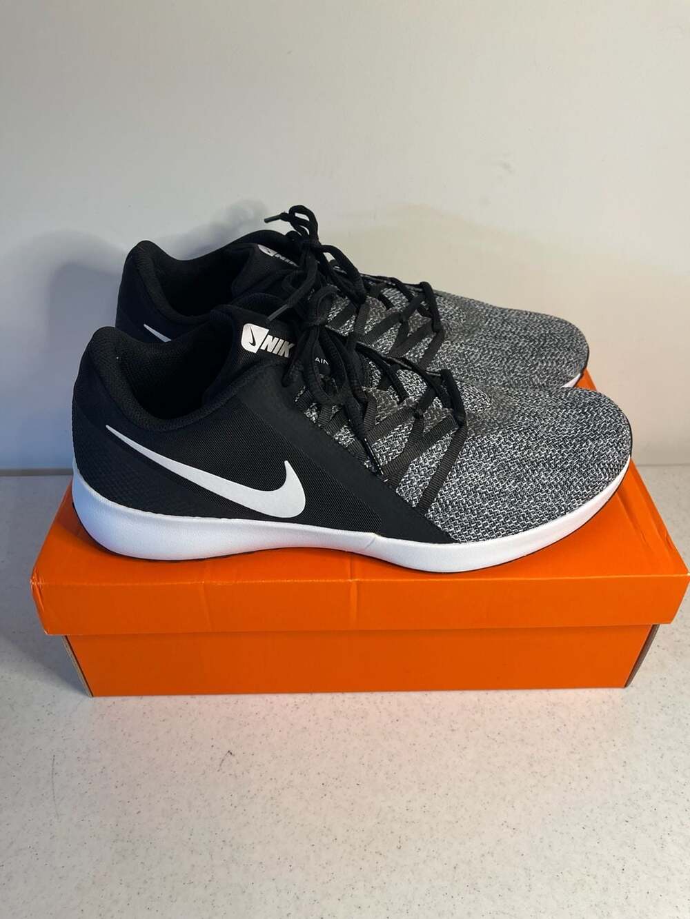 Nike Varsity Compete Trainer Men's Size 13 Black/White Athletic Shoes
